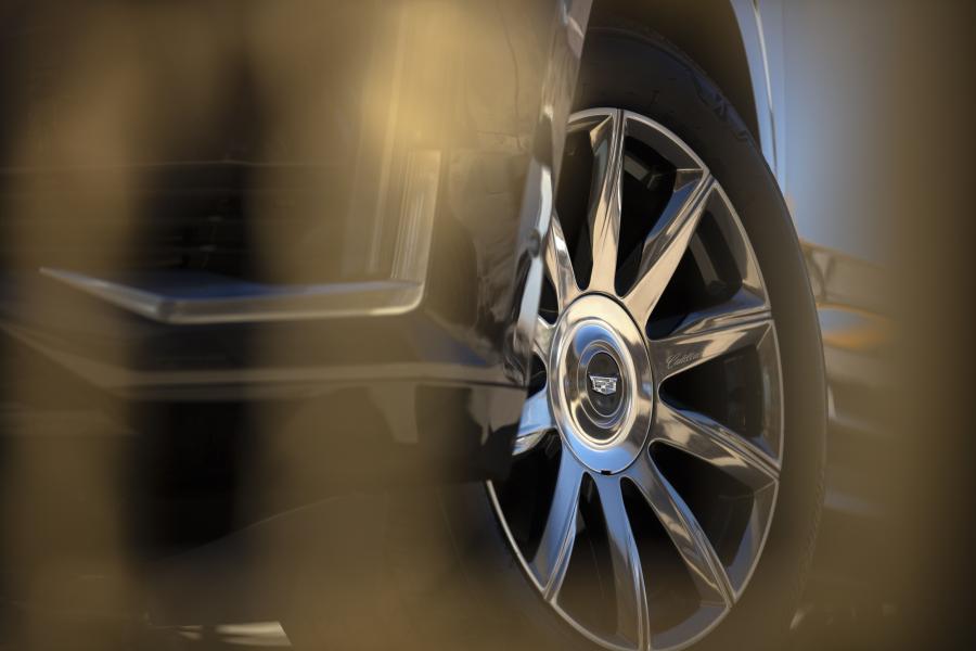 Колеса Cadillac Escalade Platinum Luxury 2020 года  (NA) (фото 4 из 45)